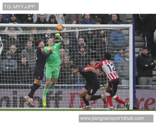 英超焦点对决即将开启约克雷斯禁区内触球数据领先里沙利松 英超焦点对决即将开启约克雷斯禁区内触球数据领先里沙利松