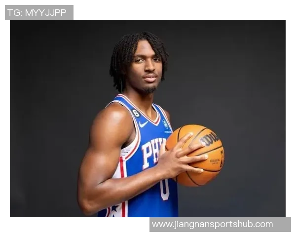 比尔遭遇伤病困扰休赛期膝盖手术本季上场时间受限情况堪忧